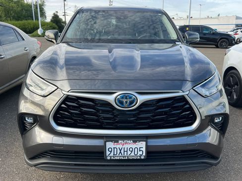 Used 2023 Toyota Highlander LE AWD/4WD image 2