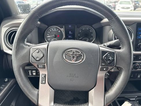 Used 2017 Toyota Tacoma Limited w/ Tow Package AWD/4WD image 11