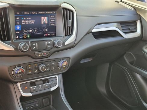 Used 2023 GMC Terrain SLT image 23
