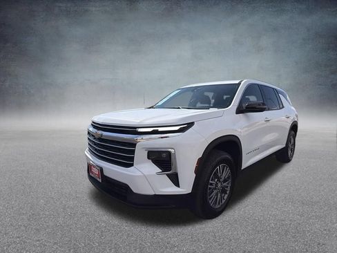 Used 2025 Chevrolet Traverse LT FWD image 8
