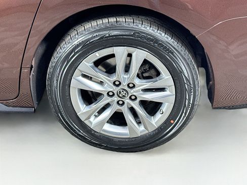 Certified 2022 Toyota Sienna Limited AWD/4WD image 9