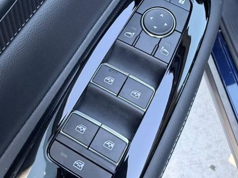 Certified 2025 Nissan Murano SV image 22