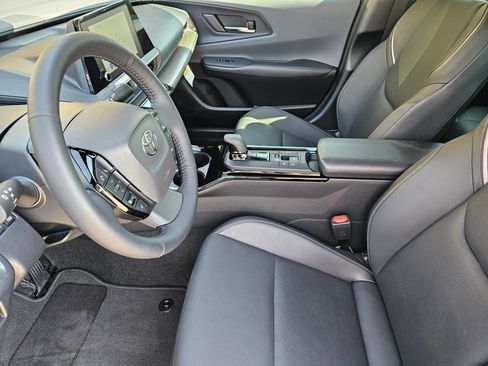 Used 2026 Toyota Prius XLE FWD image 11