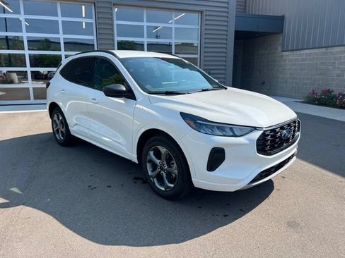 Used 2024 Ford Escape ST-Line w/ Tech Pack #1 AWD/4WD image 3