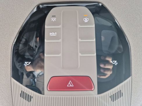 New 2025 Kia K4 LXS image 24