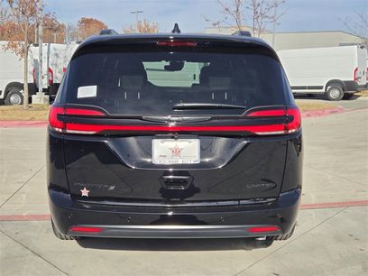 New 2026 Chrysler Pacifica Limited w/ S Appearance Package