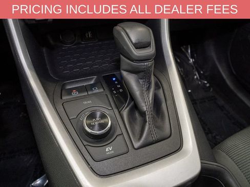 Used 2025 Toyota RAV4 LE AWD/4WD image 14