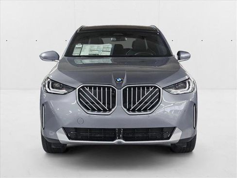 Used 2025 BMW X3 xDrive30i w/ Premium Package image 2