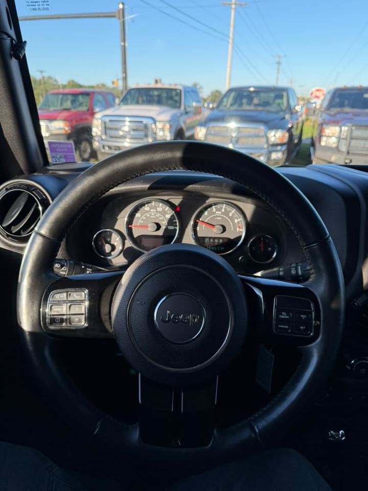 Used 2015 Jeep Wrangler Unlimited Sahara AWD/4WD image 19