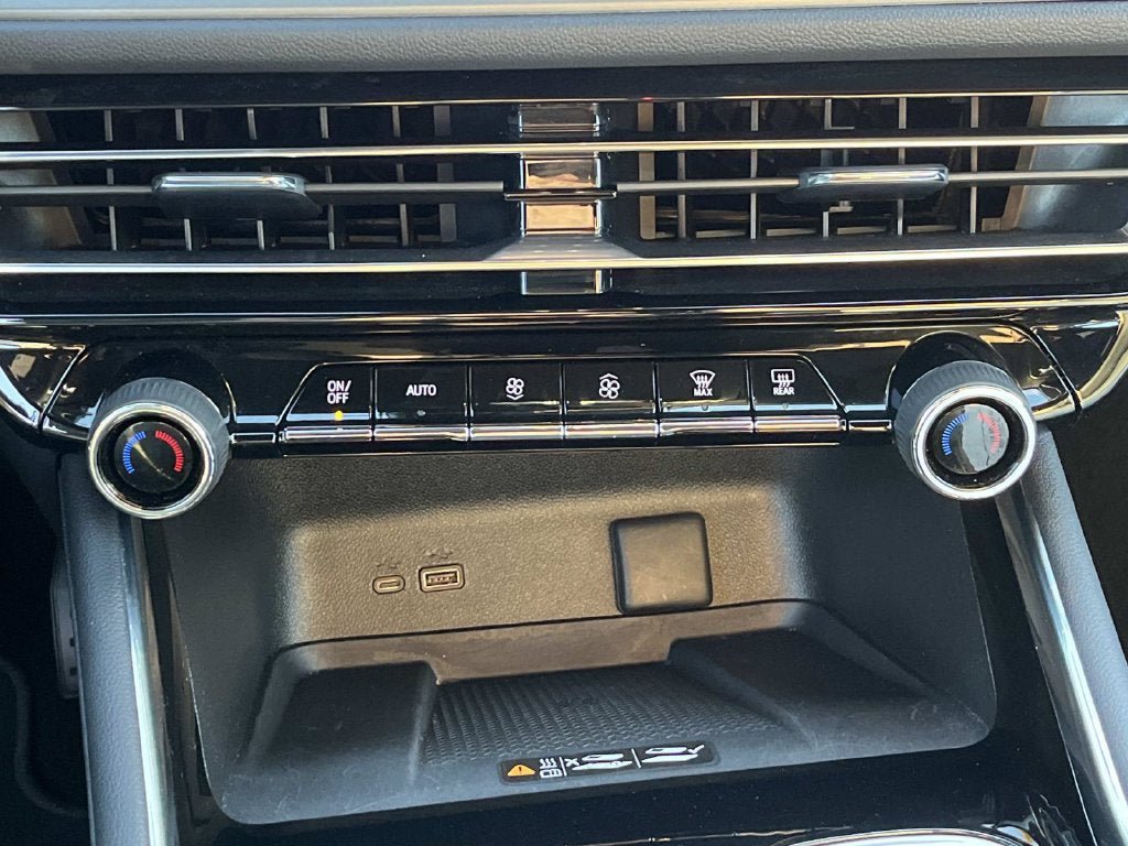 Used 2026 Chevrolet Traverse LT FWD image 13