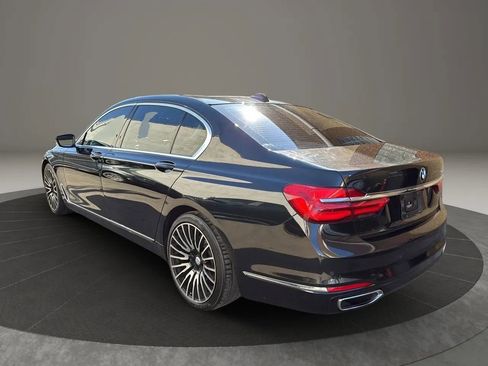 Used 2016 BMW 740i image 7