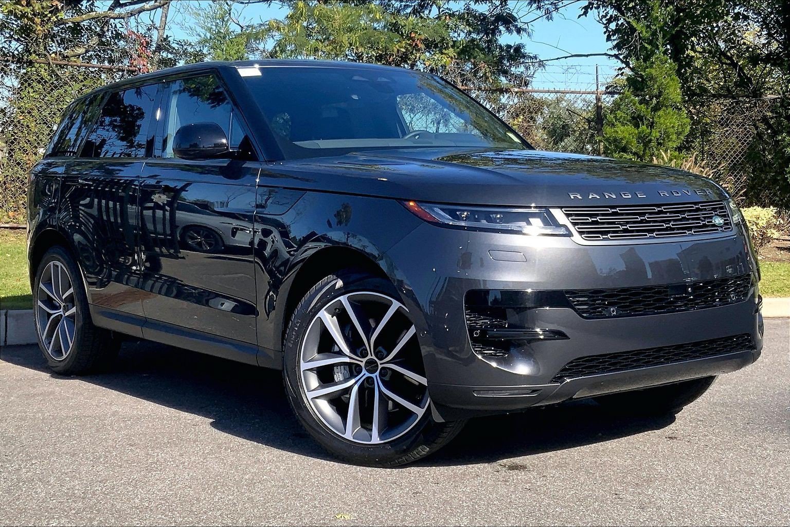New 2027 Land Rover Range Rover Sport SE AWD/4WD image 2