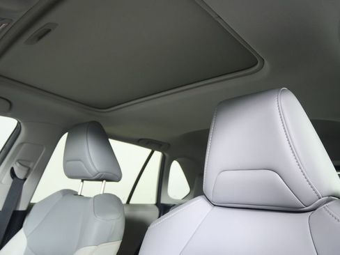 Used 2019 Toyota RAV4 Limited image 12