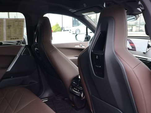 Used 2025 BMW iX M60 AWD/4WD image 26