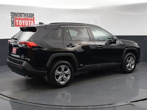 Used 2022 Toyota RAV4 LE AWD/4WD image 4