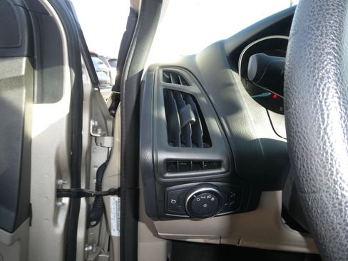 Used 2018 Ford Focus SE image 15