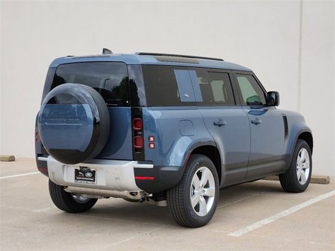 New 2024 Land Rover Defender 110 S image 7