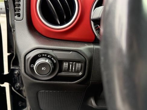 Used 2018 Jeep Wrangler Rubicon image 15