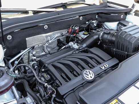 Certified 2023 Volkswagen Atlas Cross Sport SEL Premium R-Line AWD/4WD image 28