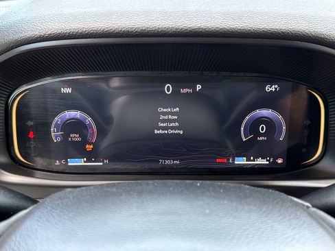 Certified 2024 Jeep Wagoneer L Series II w/ Flexible Seating Group image 32