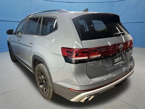 Used 2024 Volkswagen Atlas Peak Edition SE AWD/4WD image 7