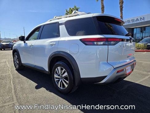 Used 2025 Nissan Pathfinder SL image 4