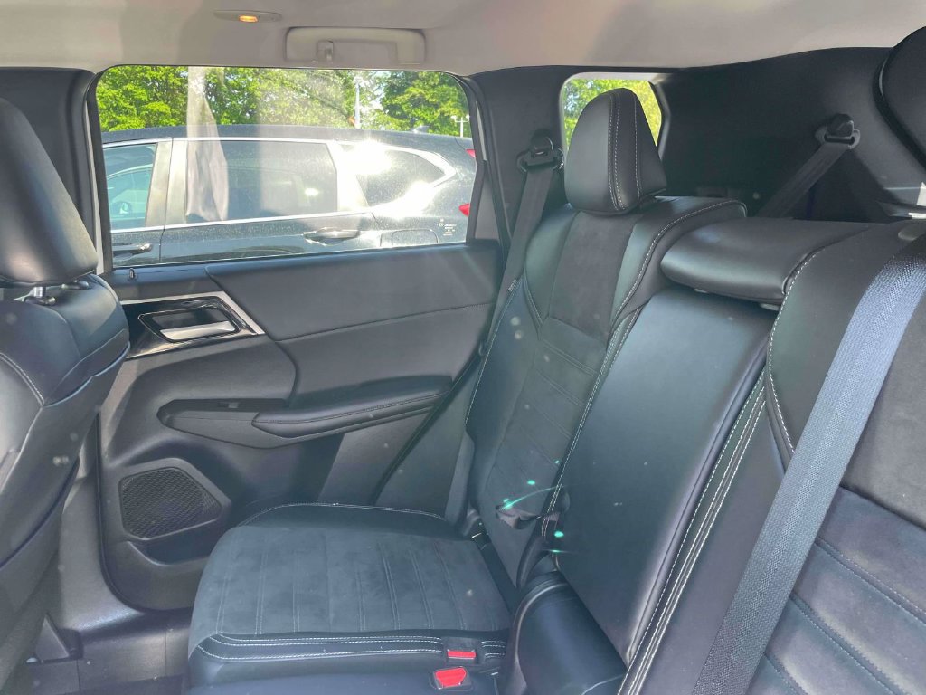 Used 2024 Mitsubishi Outlander SE AWD/4WD image 11