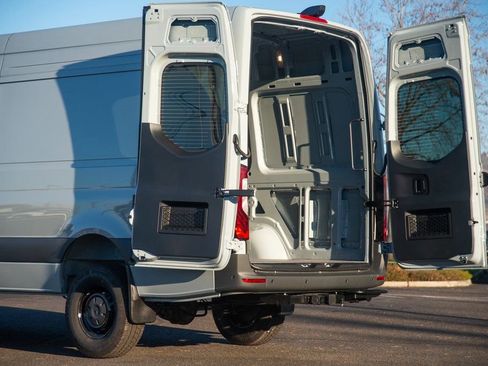 Used 2025 Mercedes-Benz Sprinter 2500 image 19