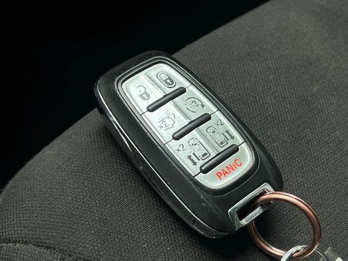 Used 2022 Chrysler Voyager LX FWD image 26