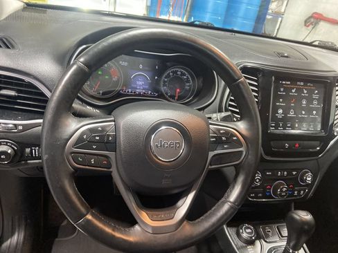 Used 2019 Jeep Cherokee Limited AWD/4WD image 11