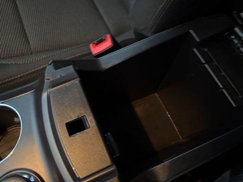 Used 2018 Ford Explorer XLT image 27