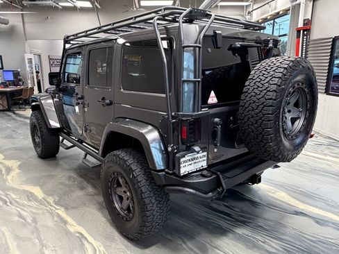Used 2016 Jeep Wrangler Unlimited Rubicon w/ Connectivity Group AWD/4WD image 37