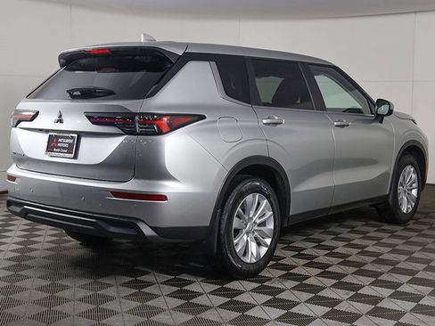 New 2026 Mitsubishi Outlander ES image 9