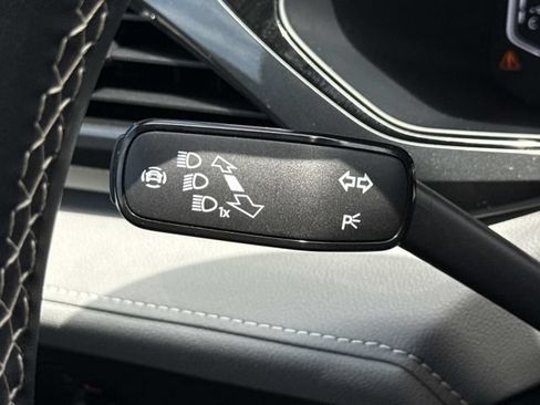Used 2022 Volkswagen Taos SEL w/ Panoramic Sunroof Package AWD/4WD image 27