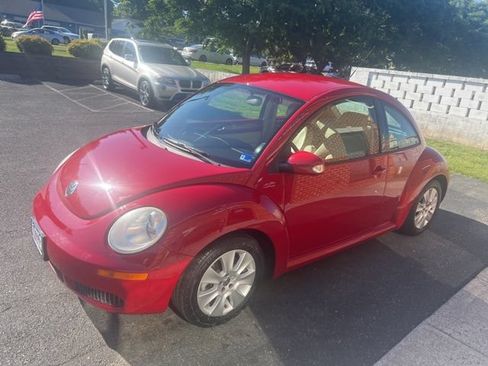 Used 2010 Volkswagen Beetle Coupe FWD image 6