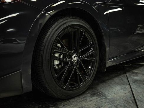 Used 2025 Toyota Camry SE image 3