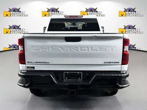 Used 2022 Chevrolet Silverado 2500 Custom w/ Custom Value Package AWD/4WD image 6