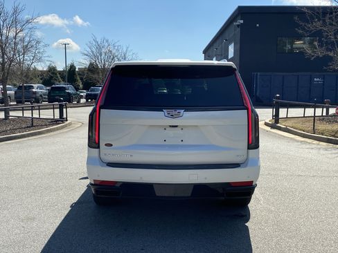 Used 2022 Cadillac Escalade ESV Sport w/ Touring Package image 16