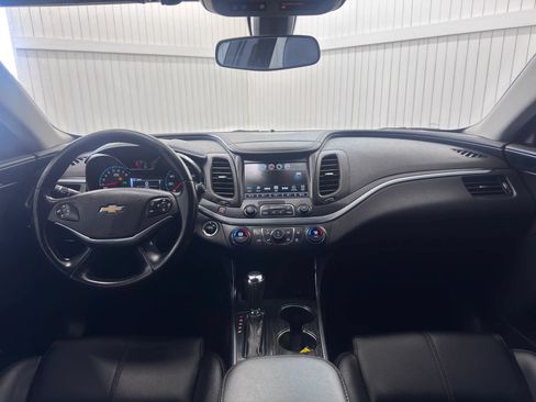 Used 2019 Chevrolet Impala LT FWD image 17