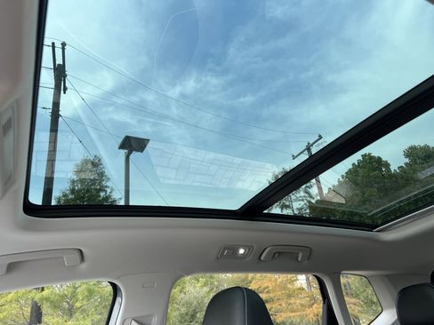 Certified 2025 Volkswagen Taos SE image 26