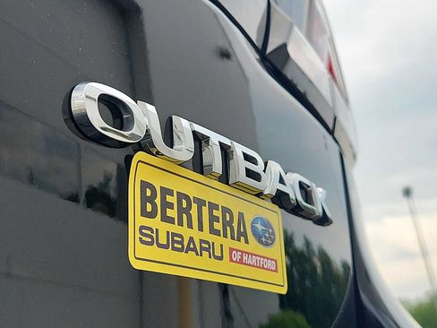 Used 2024 Subaru Outback Premium AWD/4WD image 30