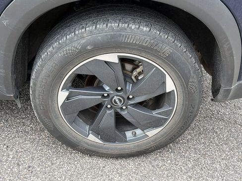 Used 2024 Nissan Rogue SV AWD/4WD image 12