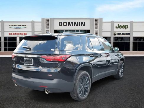 Used 2023 Chevrolet Traverse RS image 3