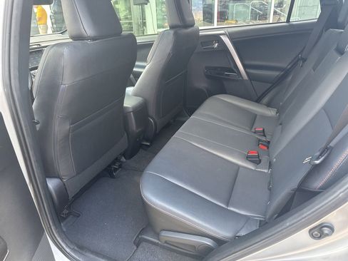 Used 2018 Toyota RAV4 SE w/ Power Extra Value Package FWD image 12