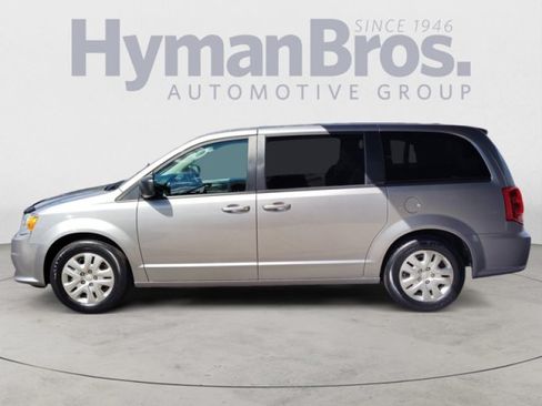 Used 2018 Dodge Grand Caravan SE w/ UConnect Hands-Free Group FWD image 6