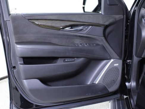 Used 2017 Cadillac Escalade Platinum image 21