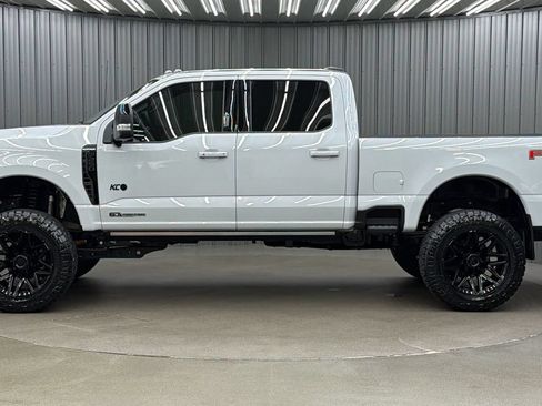 Used 2026 Ford F250 Platinum AWD/4WD image 2