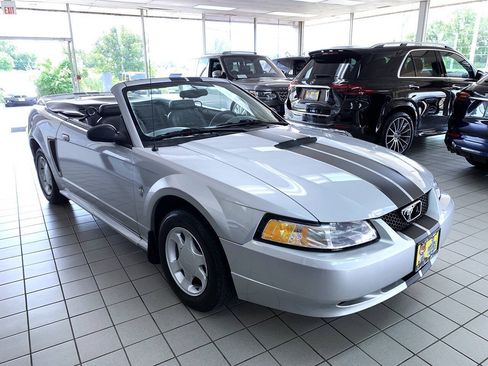 Used 2000 Ford Mustang Convertible RWD image 4