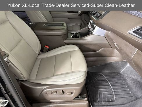 Used 2022 GMC Yukon XL SLT w/ SLT Luxury Package image 11