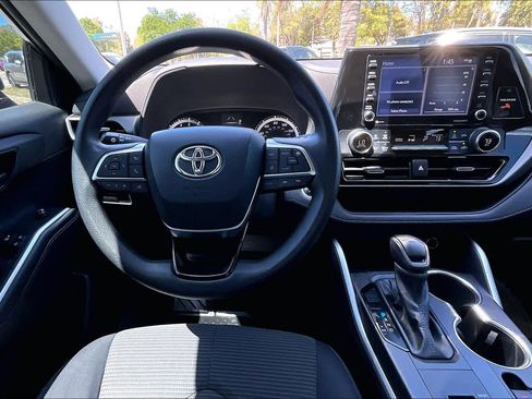 Used 2021 Toyota Highlander L image 6